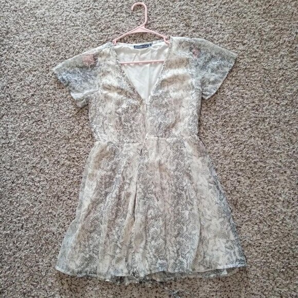 Abercrombie & Fitch Short Sleeve V Neck Snakeskin Wrap Mini Dress Tan Size XS - Picture 2 of 10